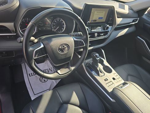 Used 2023 Toyota Highlander XLE image 17