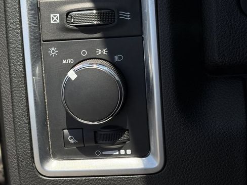 Used 2024 RAM 1500 Classic SLT AWD/4WD image 32