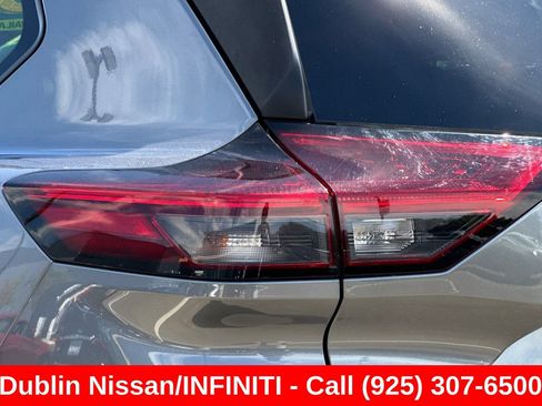 Used 2025 Nissan Rogue S FWD image 46