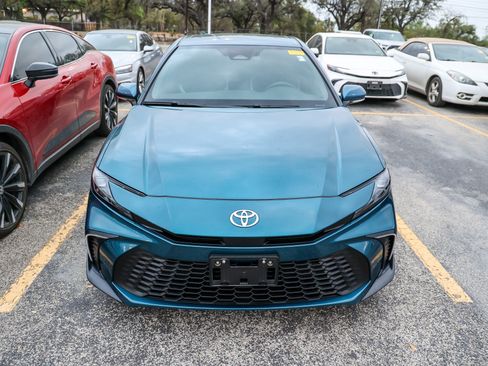 Used 2025 Toyota Camry SE w/ Convenience Package image 5