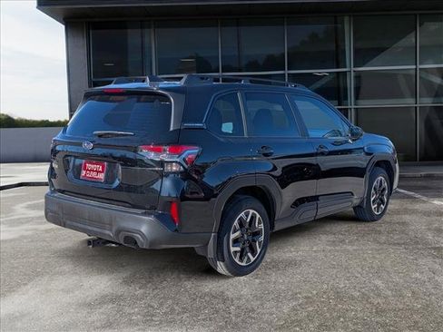 Used 2025 Subaru Forester Premium image 7