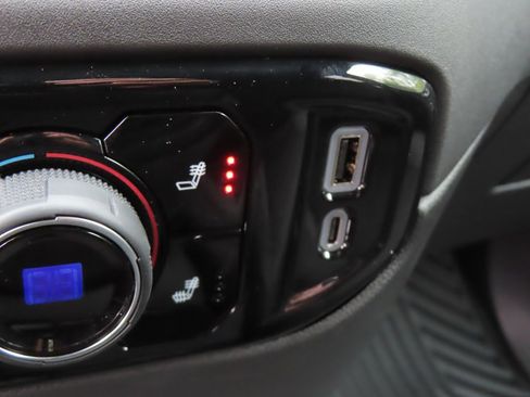 Used 2025 Chevrolet Silverado 1500 LT image 8