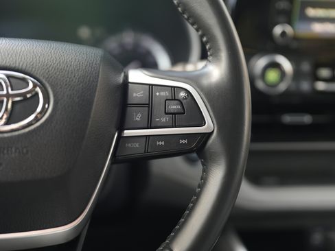 Used 2022 Toyota Highlander XLE image 20