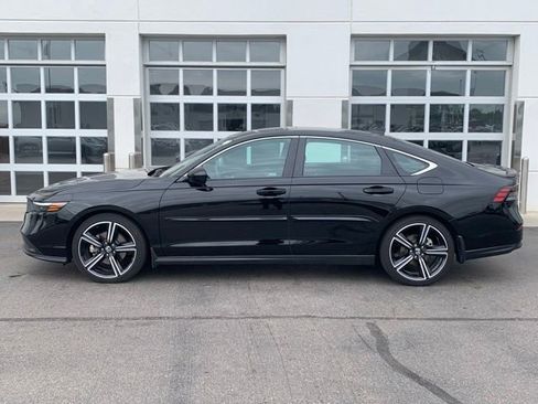 Used 2025 Honda Accord Sport image 3