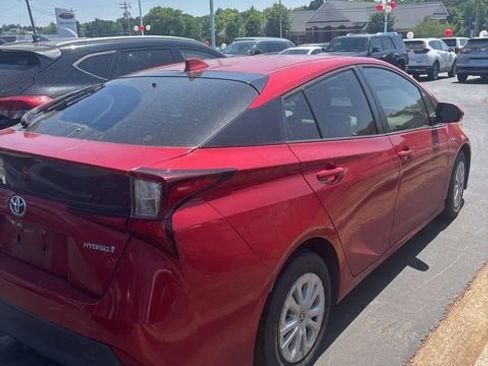 Used 2020 Toyota Prius LE image 3