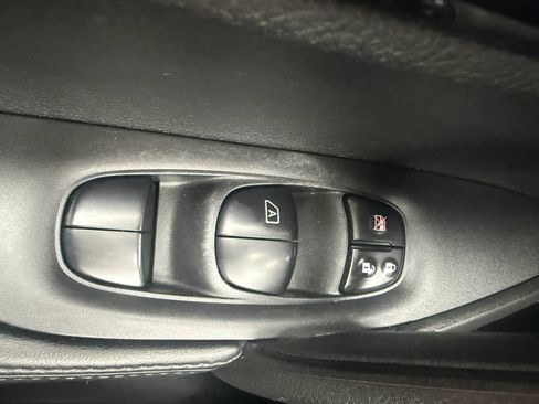 Used 2019 Nissan Rogue Sport SL AWD/4WD image 32