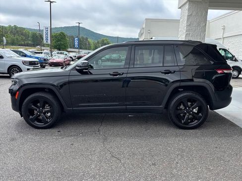 Used 2023 Jeep Grand Cherokee Limited w/ Luxury Tech Group II RWD image 24