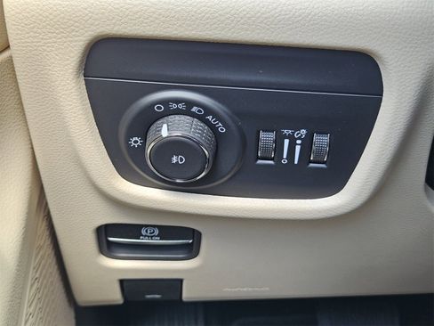 New 2025 Jeep Grand Cherokee Limited image 22