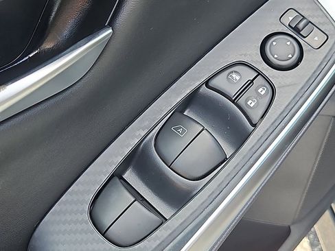 New 2025 Nissan Sentra SR w/ Trunk Package FWD image 12