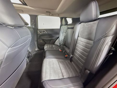 New 2025 Mitsubishi Outlander SE image 26