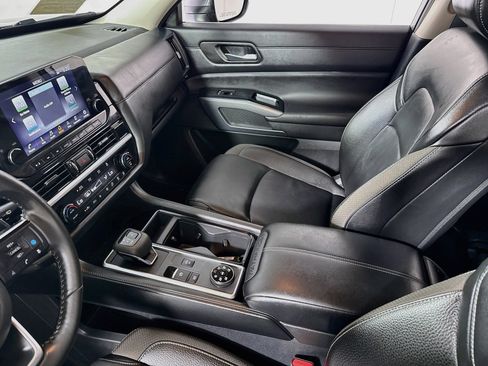 Used 2025 Nissan Pathfinder SL image 24