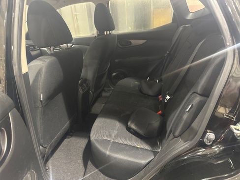 Used 2022 Nissan Rogue Sport S image 6