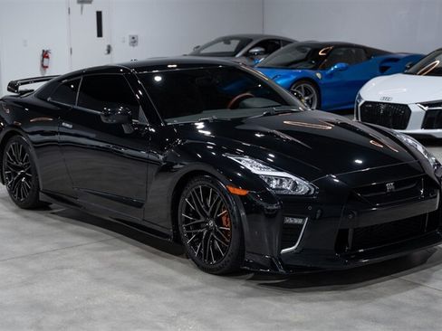 Used 2021 Nissan GT-R Premium AWD/4WD image 8