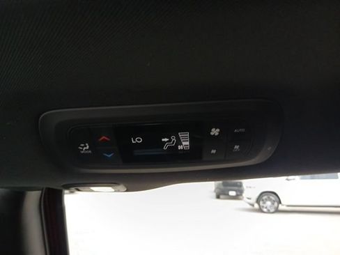 Used 2020 Chrysler Pacifica Touring-L Plus FWD image 28