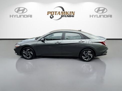 Certified 2025 Hyundai Elantra Sport image 8