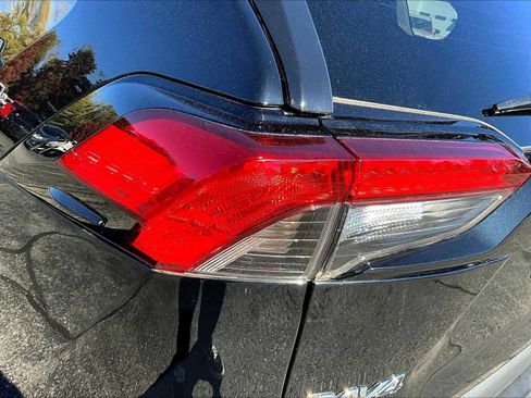 Used 2022 Toyota RAV4 XLE image 32