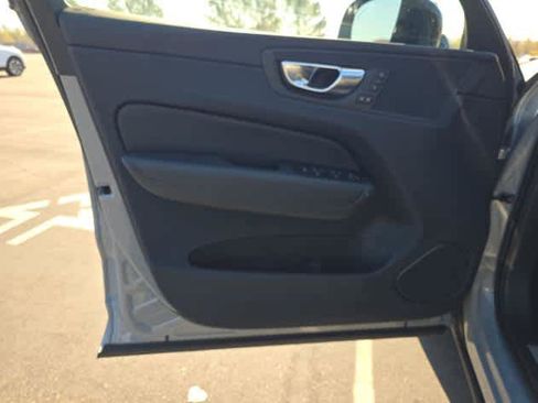 Certified 2025 Volvo XC60 B5 Plus image 9