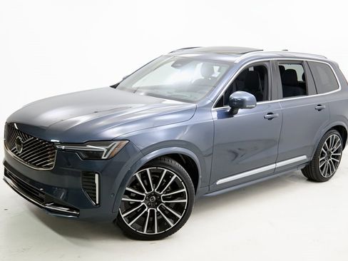 Certified 2025 Volvo XC90 B6 Ultra image 3