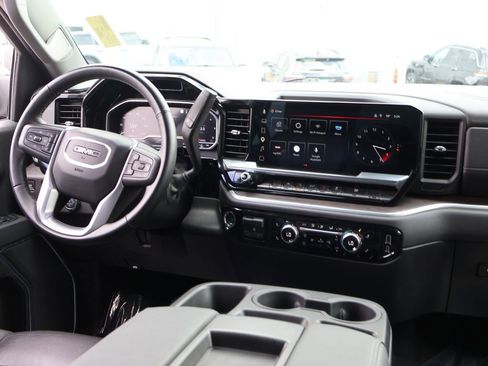 Used 2025 GMC Sierra 1500 SLT image 13