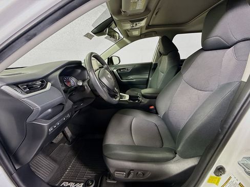 Certified 2019 Toyota RAV4 XLE w/ Convenience Package AWD/4WD image 21