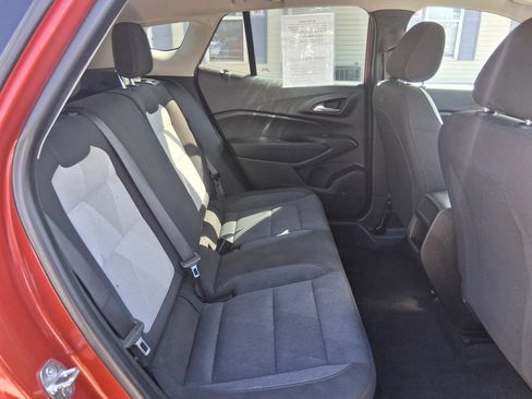 Used 2024 Chevrolet Trax LS w/ LS Convenience Package FWD image 22
