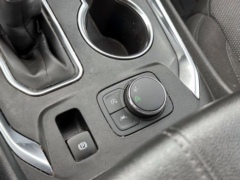 Used 2023 Chevrolet Traverse LT image 26