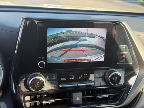 Used 2023 Toyota Highlander XLE AWD/4WD image 26