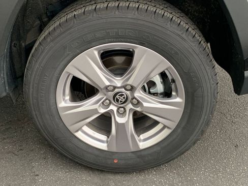 Used 2025 Toyota RAV4 XLE image 30