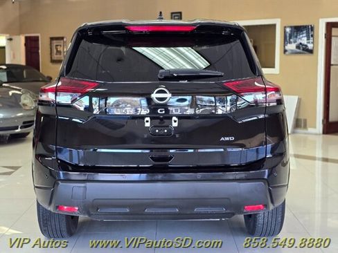 Used 2025 Nissan Rogue SV image 7
