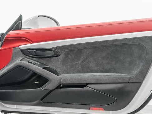Used 2021 Porsche 718 Boxster Spyder RWD image 45