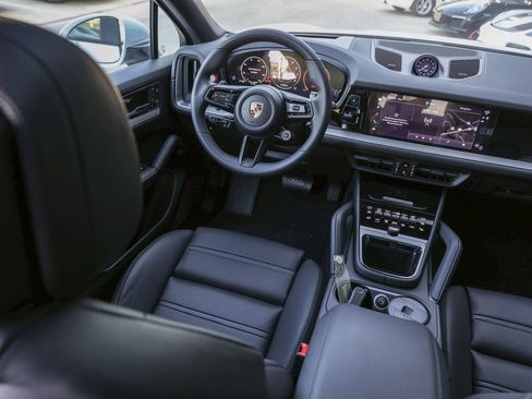 Certified 2026 Porsche Cayenne Coupe AWD/4WD image 34