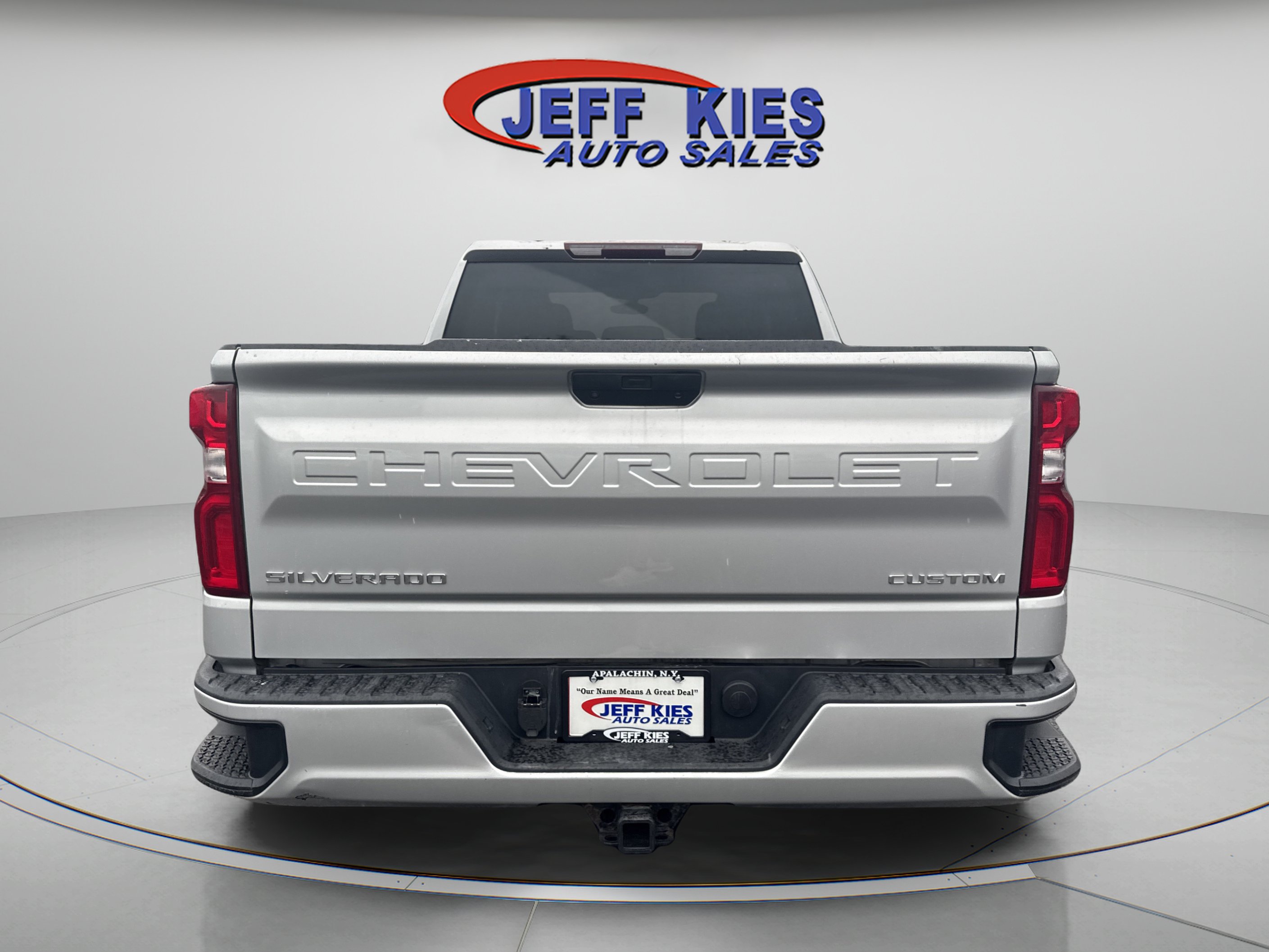 Used 2020 Chevrolet Silverado 1500 Custom w/ Custom Value Package AWD/4WD image 6