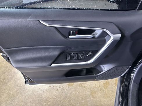 Used 2025 Toyota RAV4 XLE image 5