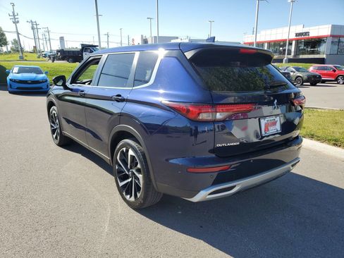 Used 2024 Mitsubishi Outlander SE AWD/4WD image 3