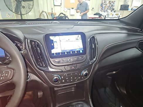 Used 2023 Chevrolet Equinox RS w/ RS Leather Package AWD/4WD image 18