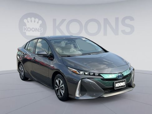 Used 2018 Toyota Prius Prime Premium FWD image 2