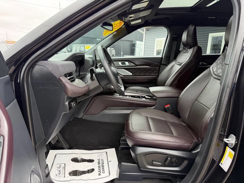 Used 2025 Ford Explorer Platinum w/ LUX Leather Package AWD/4WD image 12