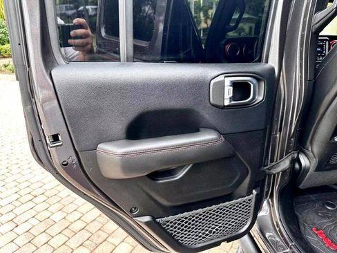 Used 2018 Jeep Wrangler Unlimited Rubicon image 37