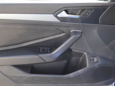 Used 2024 Volkswagen Jetta SE FWD image 7
