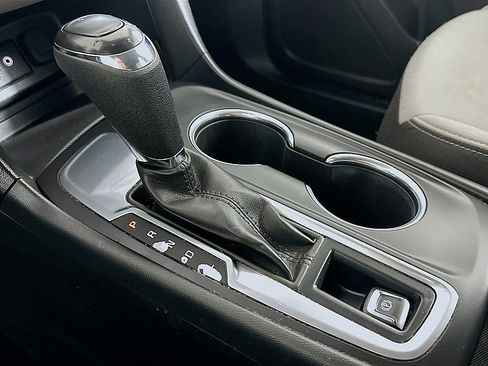 Used 2019 Chevrolet Equinox LT FWD image 17