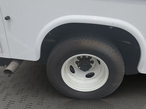 Used 2024 Ford E-450 and Econoline 450 Super Duty w/ Power Windows & Locks Group RWD image 15
