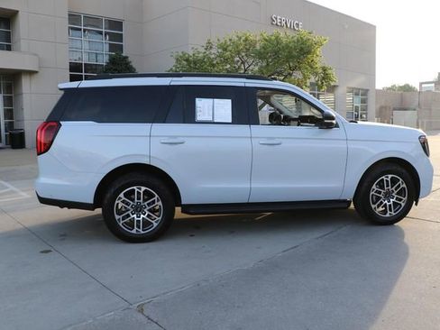 Used 2025 Ford Expedition Active AWD/4WD image 7