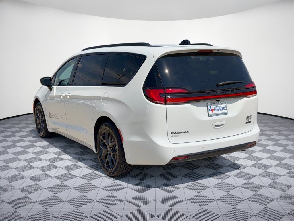 New 2027 Chrysler Pacifica Select FWD image 3