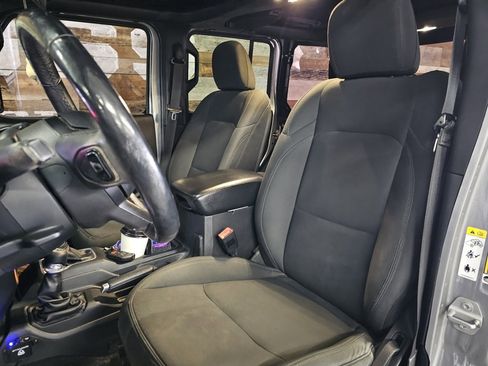 Used 2018 Jeep Wrangler Unlimited Sport S image 9