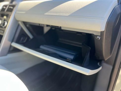 Used 2017 Land Rover Discovery Sport SE image 39