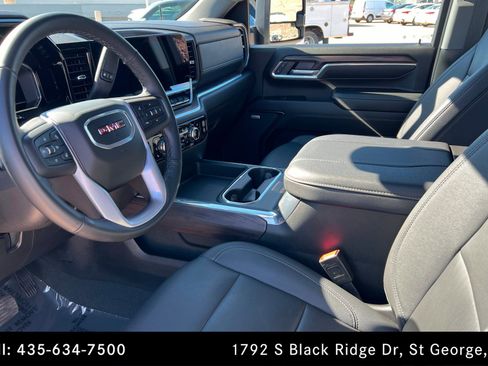 Used 2024 GMC Sierra 2500 SLT w/ SLT Premium Package image 15