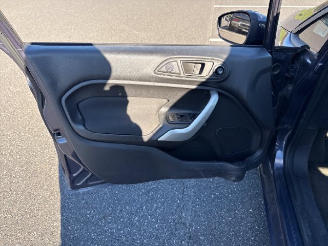 Used 2013 Ford Fiesta SE FWD image 22