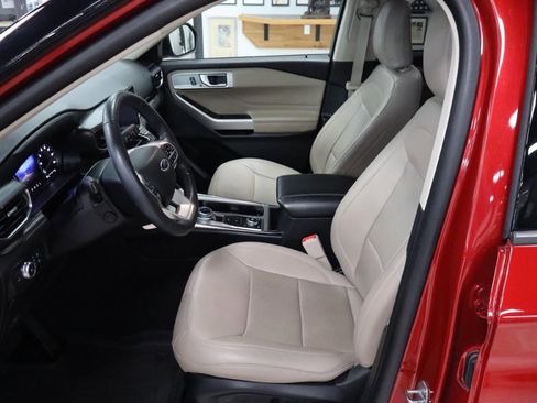 Used 2021 Ford Explorer Limited w/ Equipment Group 301A image 9