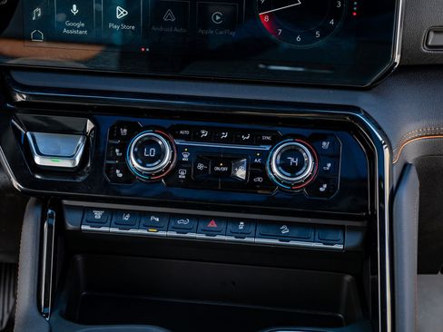 Used 2025 GMC Sierra 2500 AT4 w/ Technology Package image 24