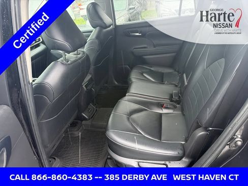 Used 2024 Toyota Highlander XLE AWD/4WD image 17